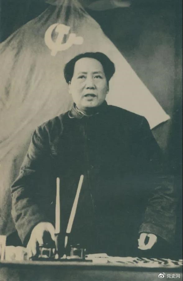 1949年3月5日，毛澤東在中共七屆二中全會上作報(bào)告。