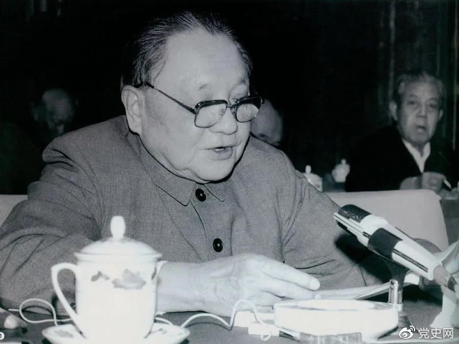 1985年3月7日，鄧小平在全國科技工作會議上發(fā)表講話。