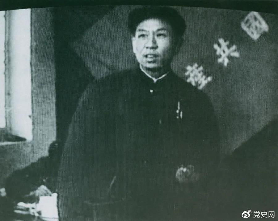 1949年3月，劉少奇在中共七屆二中全會上發(fā)言。