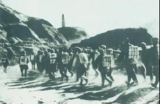 1947年3月19日，西北野戰(zhàn)軍撤離延安，進行戰(zhàn)略轉(zhuǎn)移。