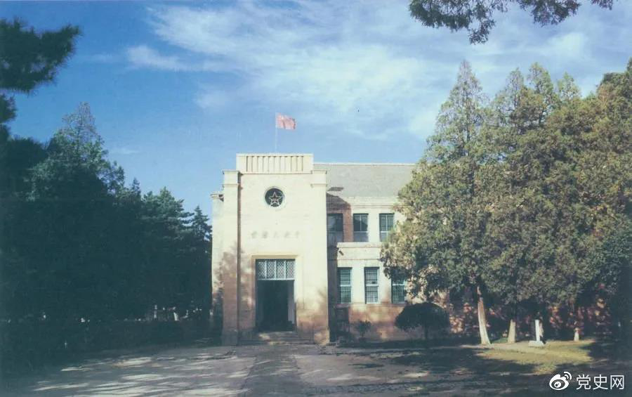 楊家?guī)X革命舊址，位于延安城西北約3公里，是中共中央1938年11月至1947年3月的所在地。
