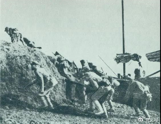 1949年5月23日，人民解放軍向上海國民黨政府軍隊發(fā)起總攻，占領(lǐng)了黃浦江堤。
