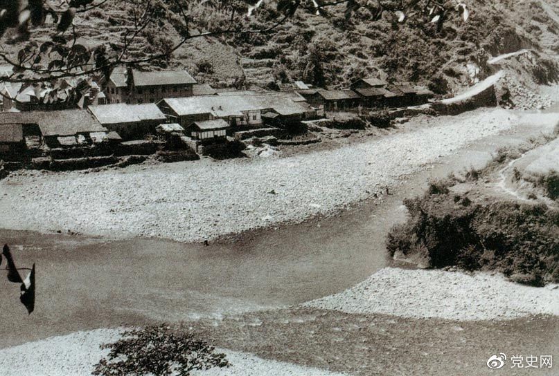 　　1935年6月26日，中共中央政治局在四川懋功兩河口召開會議。會議決定紅軍北上創(chuàng)造川陜甘根據(jù)地。圖為兩河口。