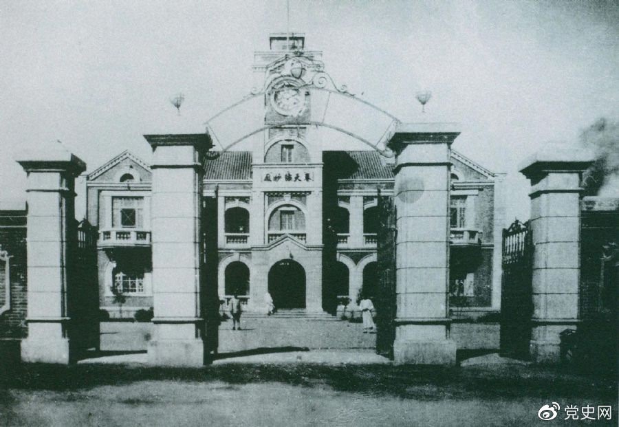 圖為中共滿(mǎn)洲省委舊址。1929年6月，中共中央政治局決定劉少奇任中共滿(mǎn)洲省委書(shū)記。7月，劉少奇到達(dá)奉天（今沈陽(yáng)）赴任。