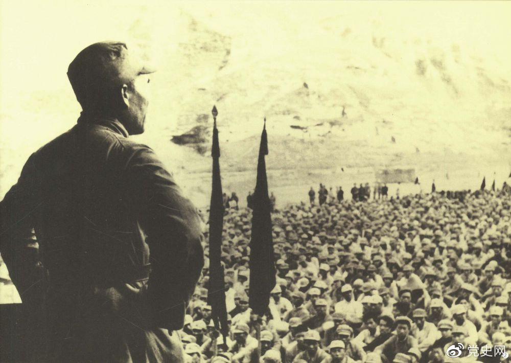 1937年8月后，朱德任中共中央軍委副主席、中央軍委華北軍分會書記、國民革命軍第八路軍總指揮（后為第十八集團軍總司令），指揮八路軍開赴華北抗日前線。圖為朱德對即將開赴前線的八路軍將士講話。