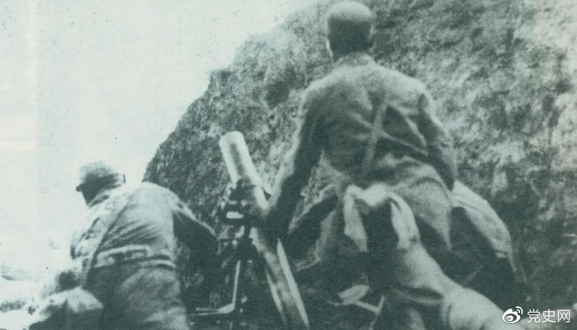 1940年8月，八路軍在總司令朱德、副總司令彭德懷的指揮下，向華北敵占交通線和各據(jù)點發(fā)動了大規(guī)模進攻戰(zhàn)役，即“百團大戰(zhàn)”。