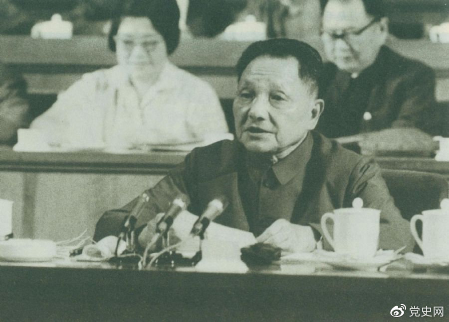 1977年8月18日，鄧小平在中國(guó)共產(chǎn)黨第十一次全國(guó)代表大會(huì)的閉幕會(huì)上提出：“一定要恢復(fù)和發(fā)揚(yáng)毛主席為我們黨樹立的實(shí)事求是的優(yōu)良傳統(tǒng)和作風(fēng)?！?/></p><p>1977年8月18日，鄧小平在中國(guó)共產(chǎn)黨第十一次全國(guó)代表大會(huì)的閉幕會(huì)上提出：“一定要恢復(fù)和發(fā)揚(yáng)毛主席為我們黨樹立的實(shí)事求是的優(yōu)良傳統(tǒng)和作風(fēng)?！?/p><p><br/></p><p>轉(zhuǎn)載：共產(chǎn)黨員網(wǎng)</p><p><br/></p>
							
							</div><!-- article-con -->






		<div   id=